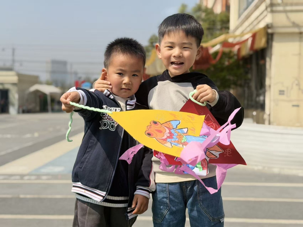 忙趁东风放纸鸢 —— 幼儿园春日放风筝活动侧记