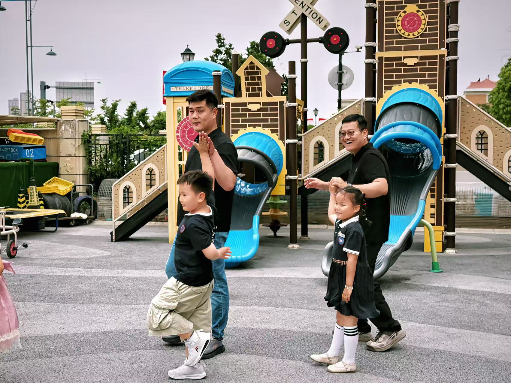 舞动童年 亲子同行