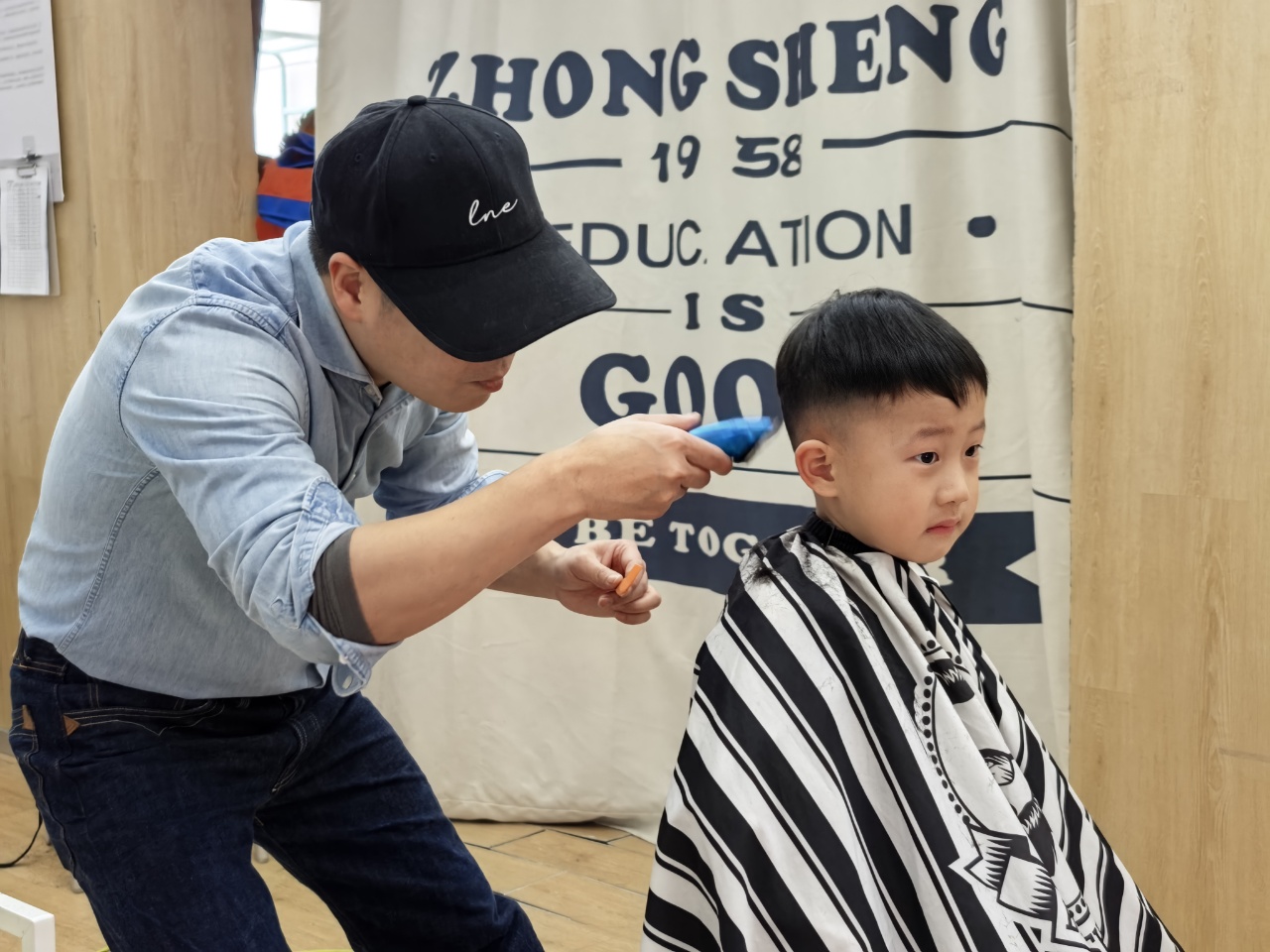 二月二龙抬头    萌娃剃“喜头”——钟声快乐幼儿园民俗体验活动