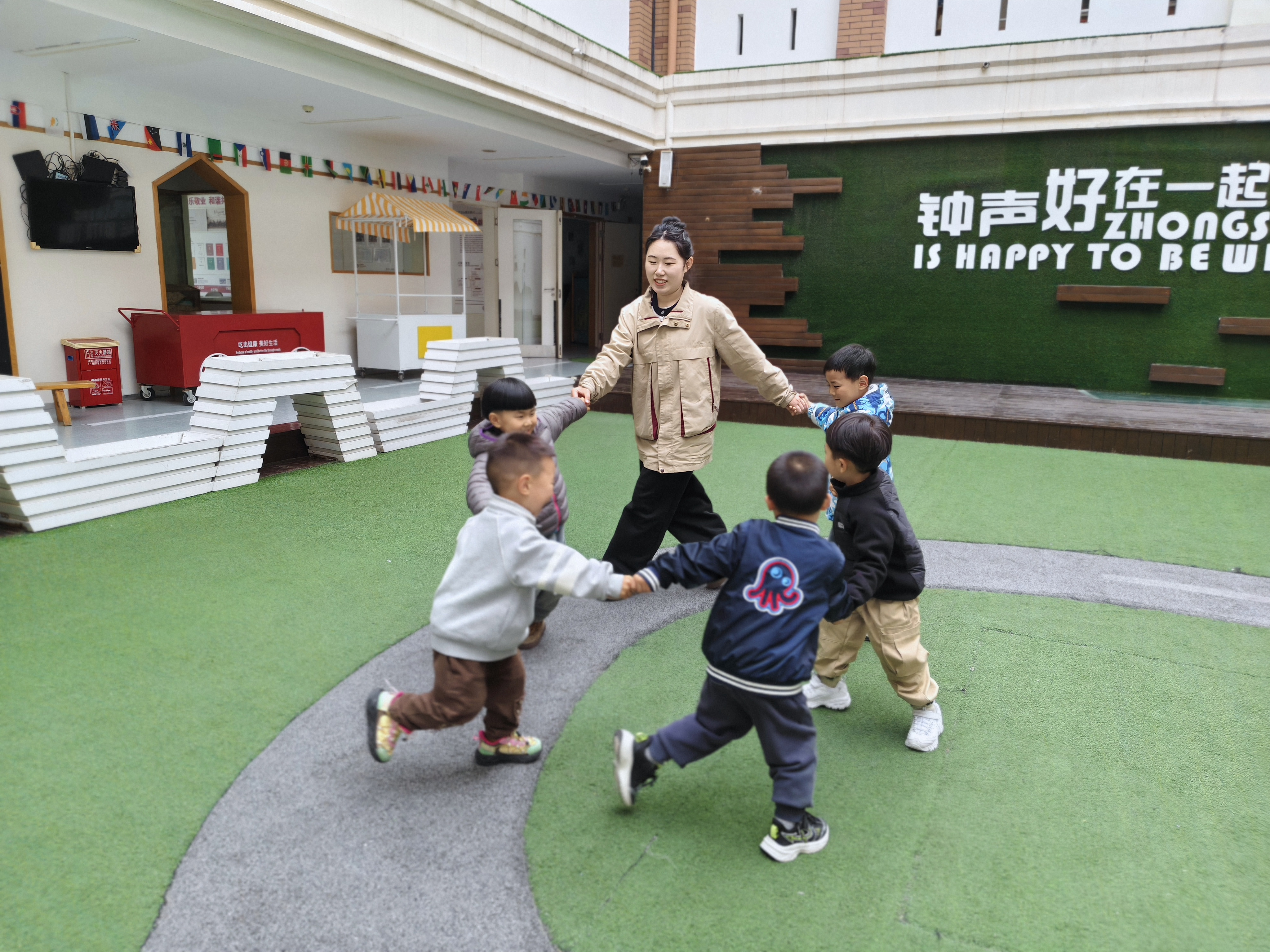 以爱为犁  耕育童心