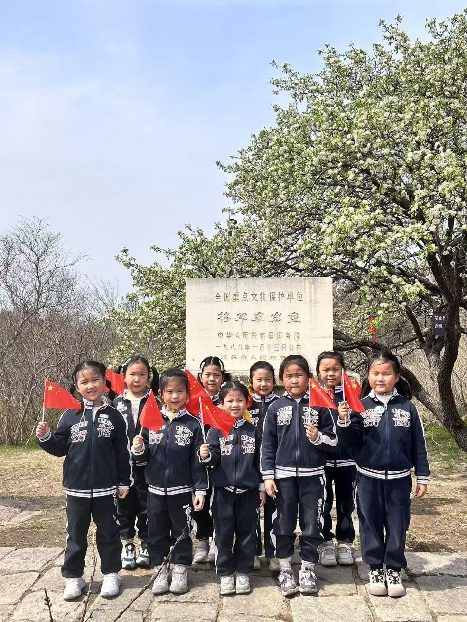 小小红军爬山记     红色精神润童心