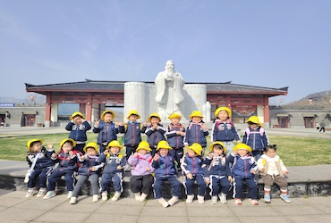 恰逢春日时，相约“趣”春游