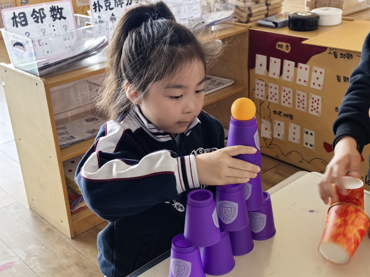小杯子    大挑战  —— 记幼儿园专注力游戏“叠杯子”活动
