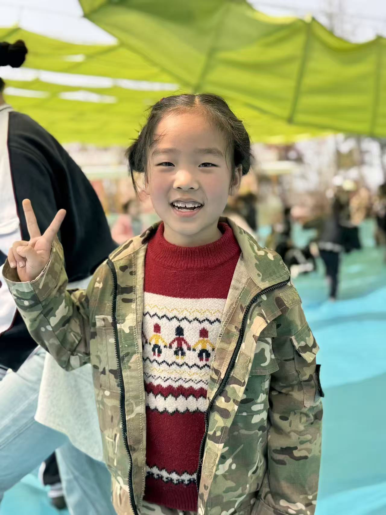 春行桃花涧,童心向自然